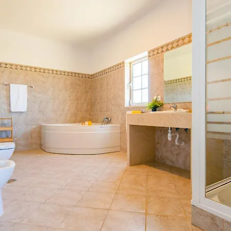 Paradise - Moradia Tranquila Com Piscina Aquecivel E Bbq - Albufeira Villa