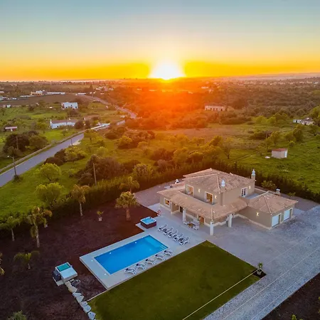 Paradise - Moradia Tranquila Com Piscina Aquecivel E Bbq - Albufeira Villa