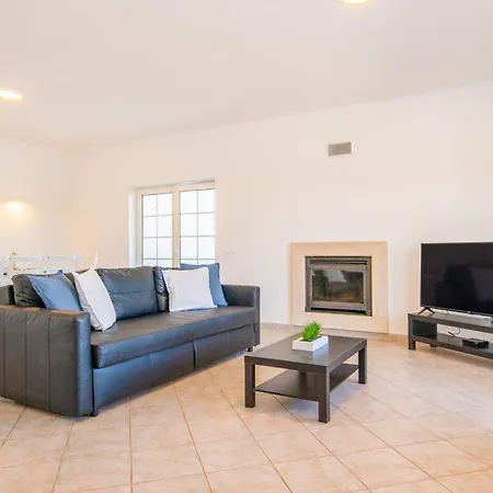 Vila Paradise - Moradia Tranquila Com Piscina Aquecivel E Bbq - Albufeira