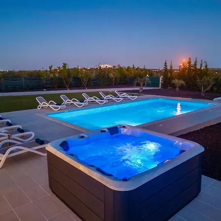 Paradise - Moradia Tranquila Com Piscina Aquecivel E Bbq - Albufeira *